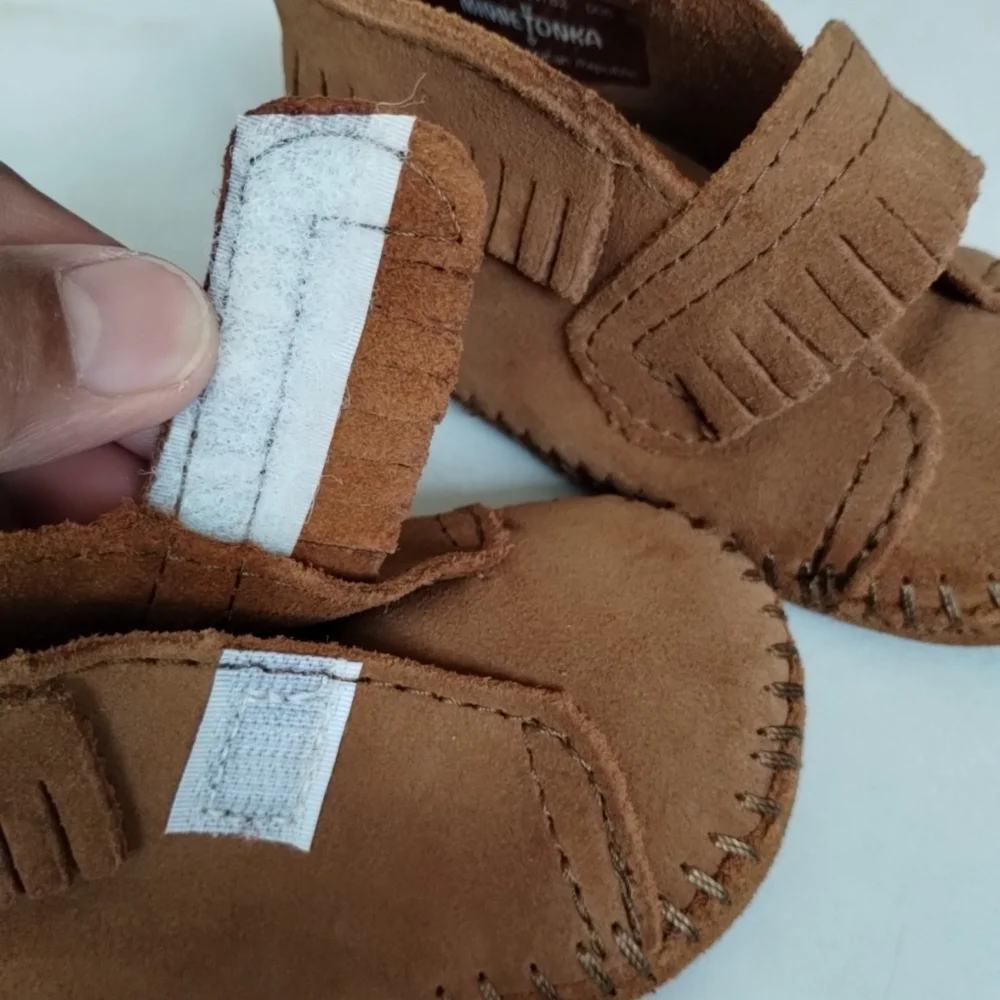 Minnetonka Kids Brown Suede Leather Moccasin Shoes SZ 6 Soft Lightweight Comfy